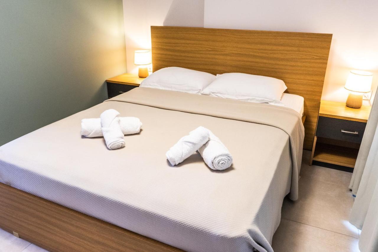 Cynthia Lejlighedshotel Vrasná Eksteriør billede