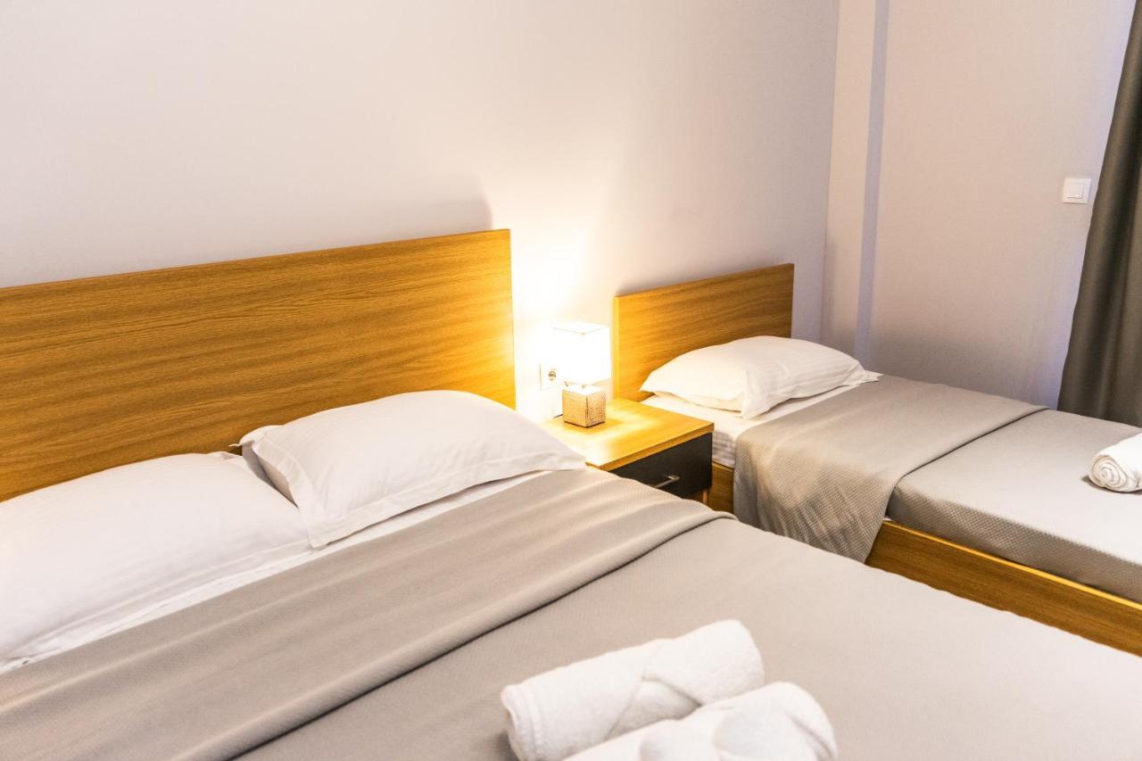 Cynthia Lejlighedshotel Vrasná Eksteriør billede
